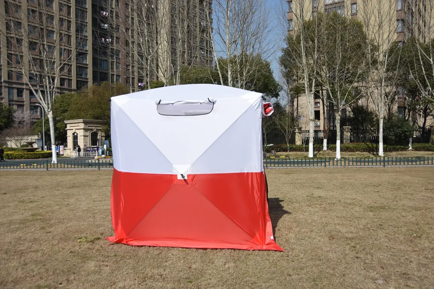 JAX3 Red deployed outdoors, front view with roof vent